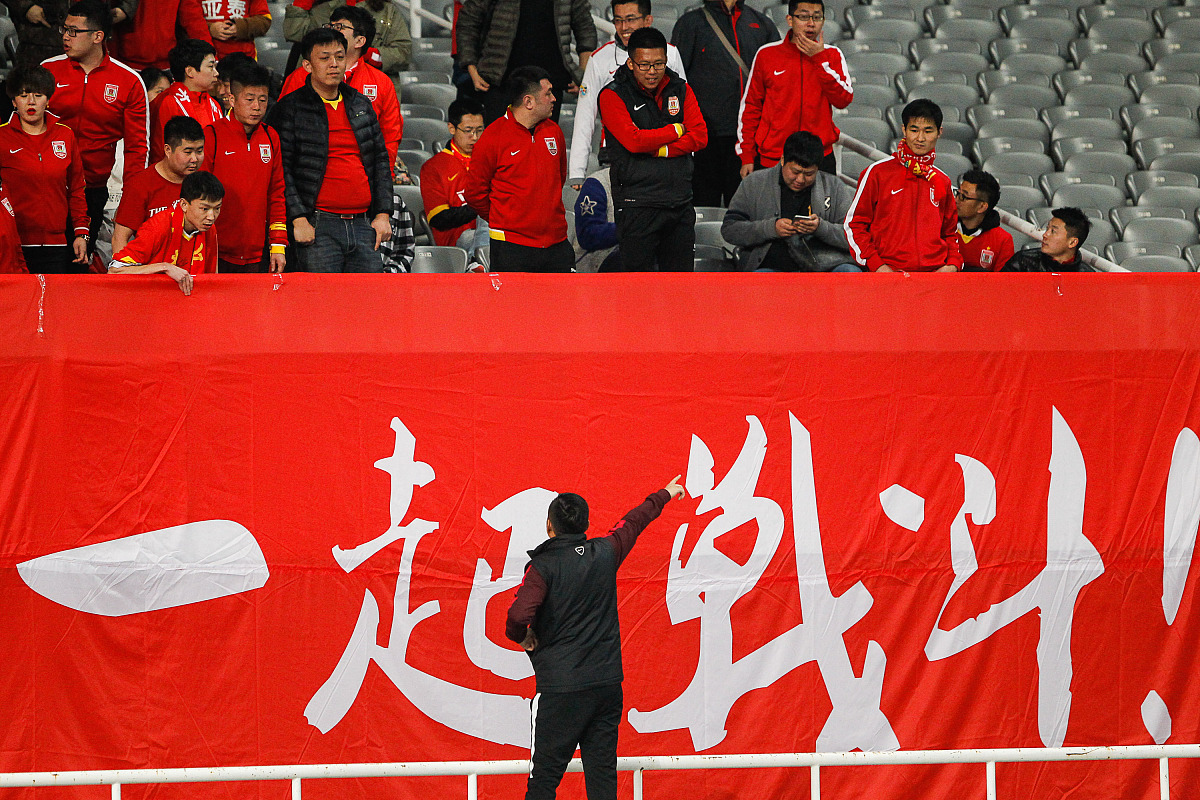 中国国家队在比赛中获得胜利